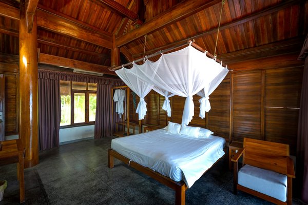 How is technology enhancing the visitor experience in the UK?